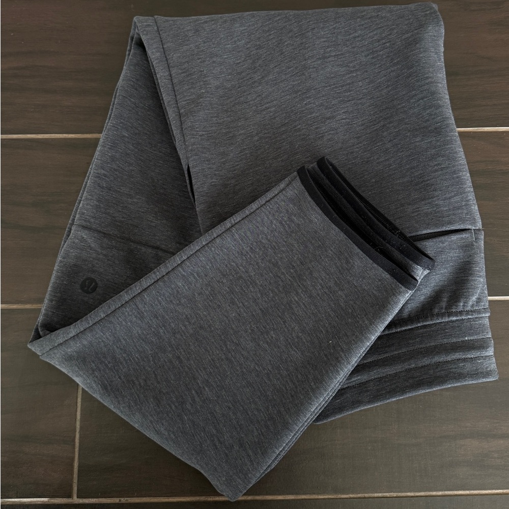 Lululemon Pant Mens Small Gray Gridliner Fleece Jogger Tapered
Fit Zipped Pocket